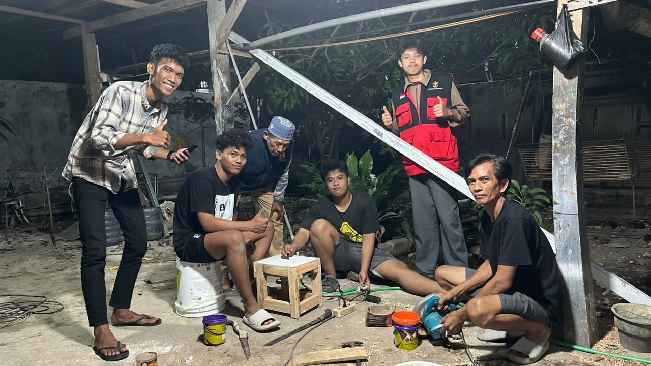 Kolaborasi Warga dan Mahasiswa KKN UNHAS 116, RW 02 Sungai Bialo Jadi Bengkel Kreatif Pembuatan Program Kerja